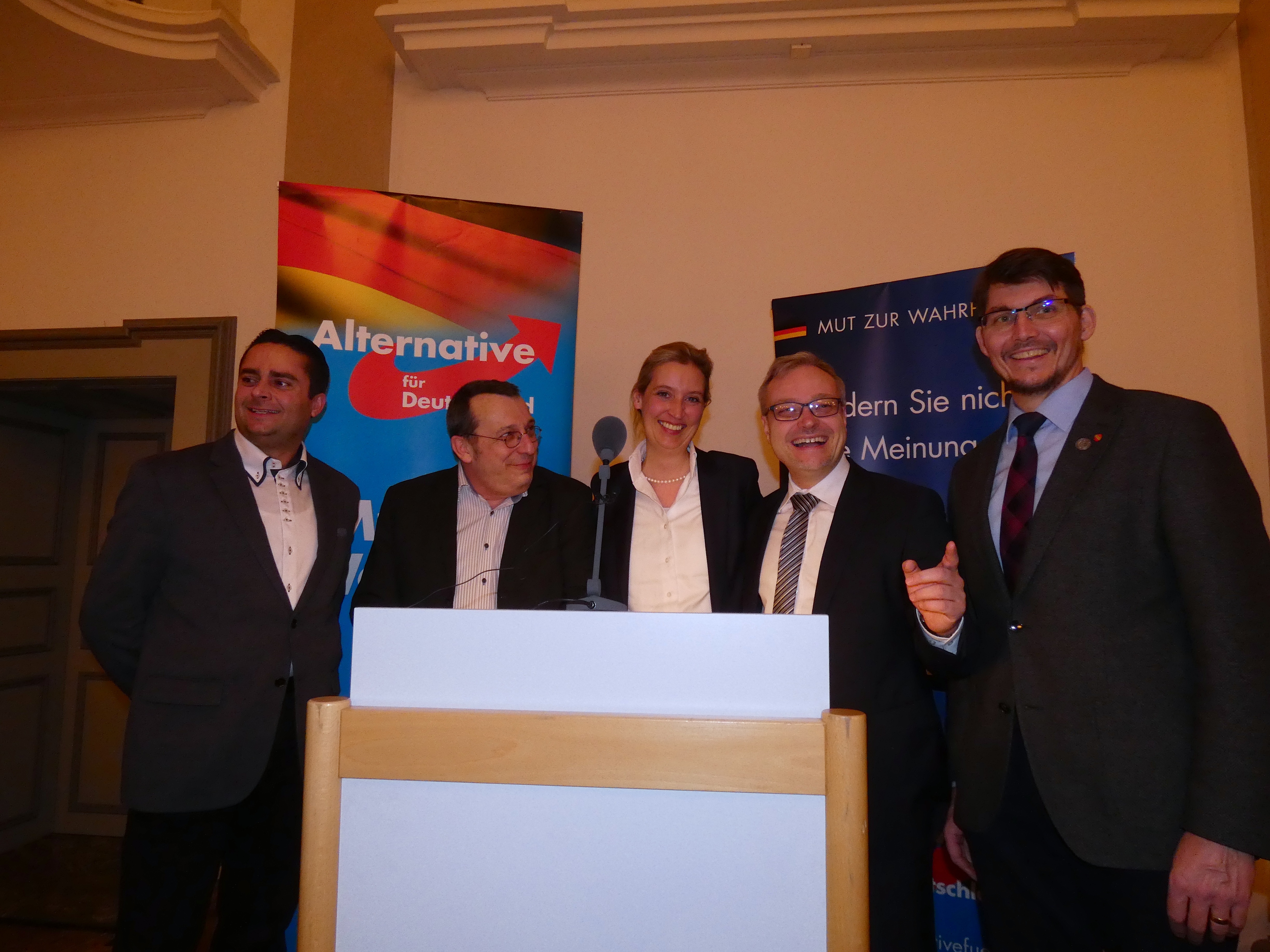 (V.l.n.r.) Jan Wettach, Oliver Schnell, Dr. Alice Weidel, Marc Bernhard, Dr. Paul Schmidt